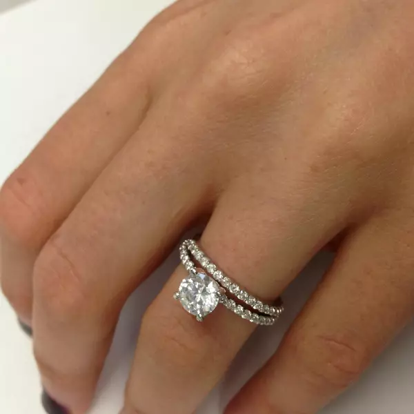 טבעת (147 תמונות): טבעות נקבה יפה, תכשיטים אופנתיים לנערה 2021 3111_73