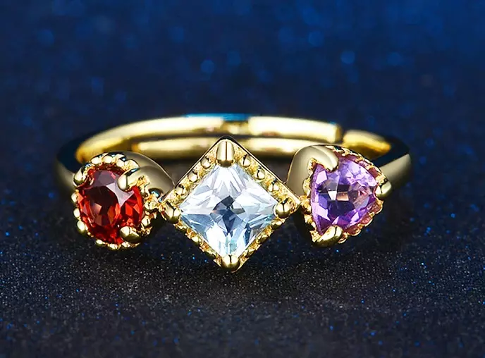 Biżuteria: Stylowe pierścienie damskie (94 zdjęcia): ślub, duży, z kamieniami, dużym łączeniem 3113_49