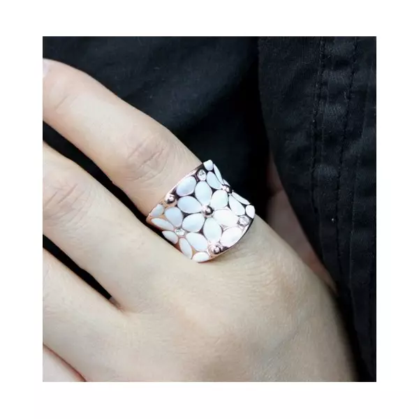 Biżuteria: Stylowe pierścienie damskie (94 zdjęcia): ślub, duży, z kamieniami, dużym łączeniem 3113_51