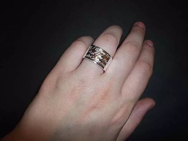 Biżuteria: Stylowe pierścienie damskie (94 zdjęcia): ślub, duży, z kamieniami, dużym łączeniem 3113_54