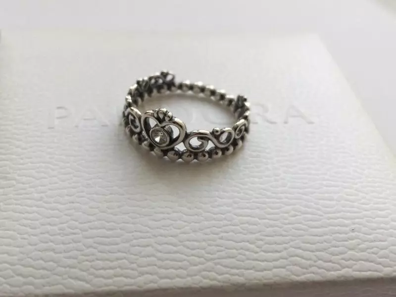 Prstenovi PANDORA (74 fotografije): Dizajner postavljenog prstena, recenzije o modelima - talismana na ruku 3114_15