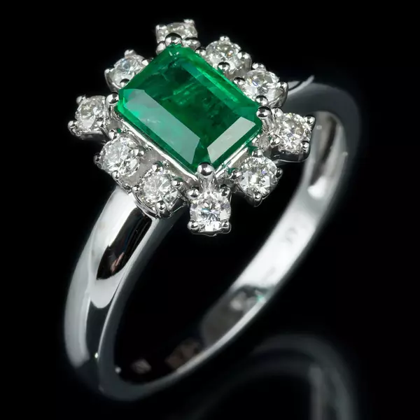 Emerald ilə Ring (94 şəkil): Qadın Qızıl və Gümüş üzük, Silver Sırğa 3115_18