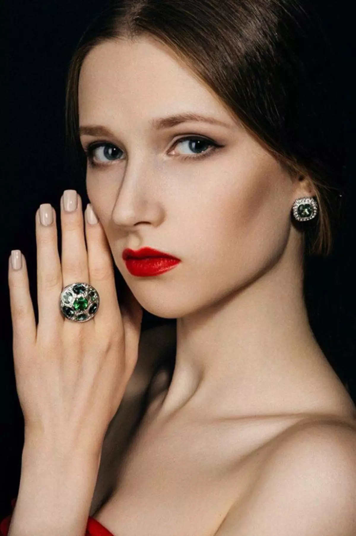 Ring mei Emerald (94 foto's): froulike gouden en sulveren ring, sulveren earringen 3115_2