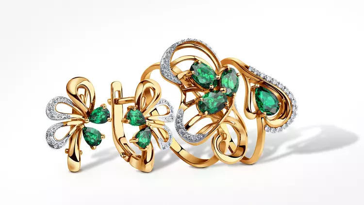 Ring mei Emerald (94 foto's): froulike gouden en sulveren ring, sulveren earringen 3115_22