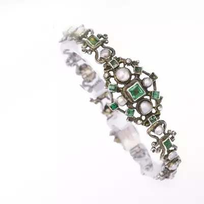 Ring mei Emerald (94 foto's): froulike gouden en sulveren ring, sulveren earringen 3115_35