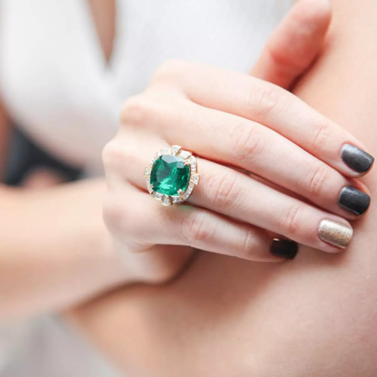 Emerald ilə Ring (94 şəkil): Qadın Qızıl və Gümüş üzük, Silver Sırğa 3115_53