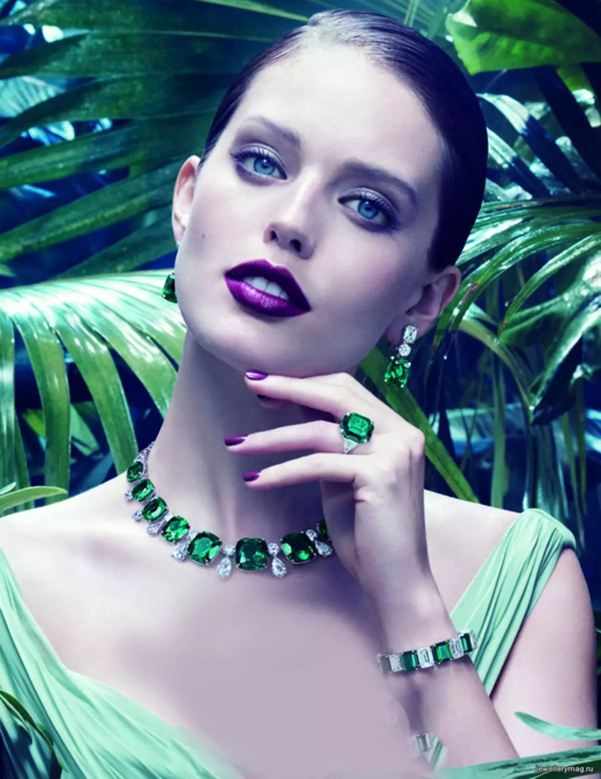 Ring mei Emerald (94 foto's): froulike gouden en sulveren ring, sulveren earringen 3115_67