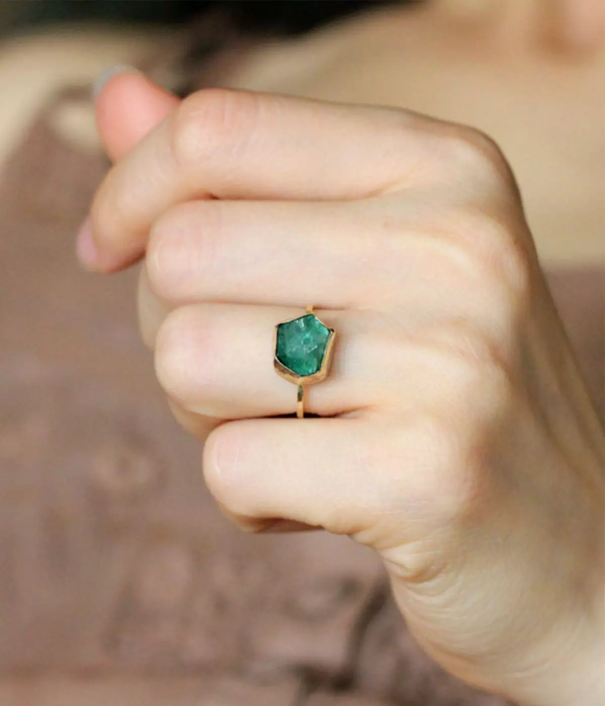 Ring nge-Emerald (izithombe ezingama-94): Indandatho yegolide neyesiliva, namacici esiliva 3115_72