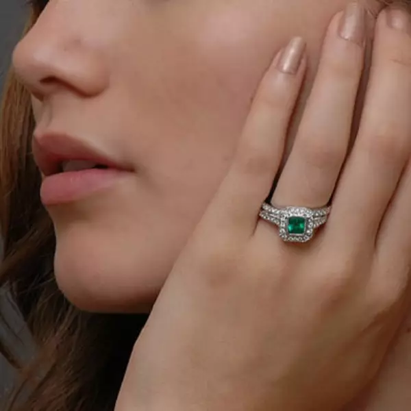 Emerald ilə Ring (94 şəkil): Qadın Qızıl və Gümüş üzük, Silver Sırğa 3115_73