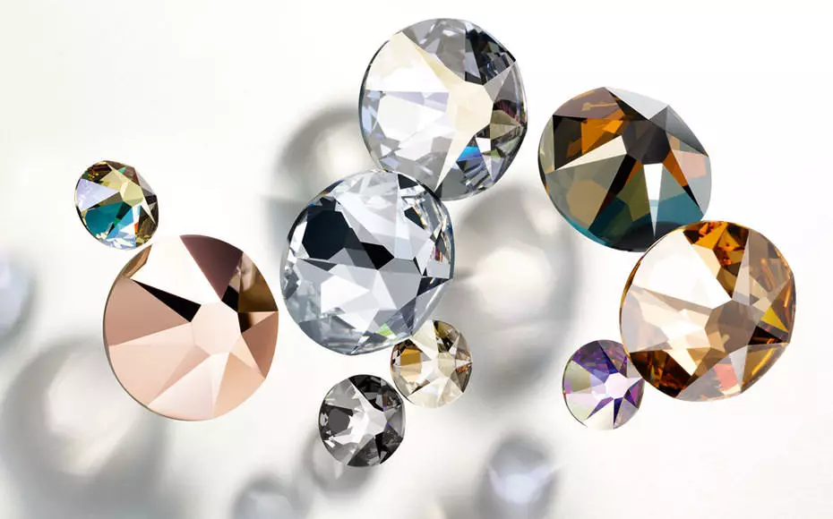 Swarovski ringar (42 foton): Modeller med kristaller och rhinestones, fullfingers och uppsättningar med örhängen 3117_13