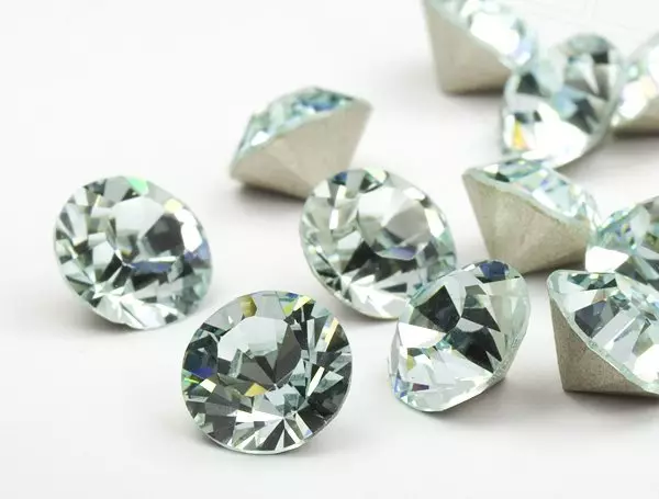 스와 로브 스키 링 (42 장의 사진) : 크리스탈과 모조 다이아몬드 모델, 전체 기능 및 귀걸이 세트 3117_14
