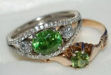 Prsten sa granatom (72 fotografije): Zlato i srebro, sa zelenom bojom i frizitijem, sa velikim i malim kamenom 3118_72