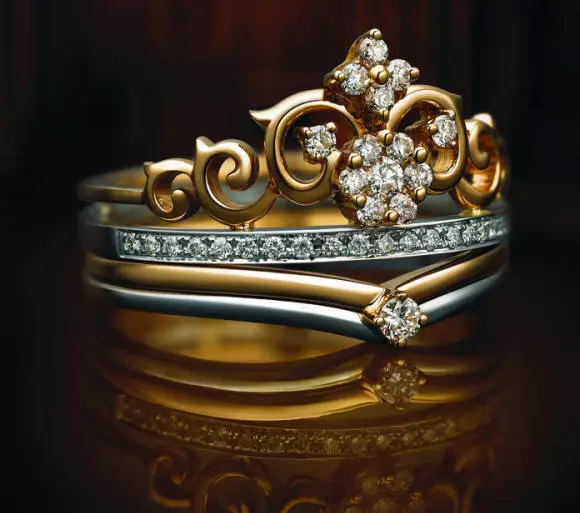 以冠的形式戒指（88张照片）：如何穿着冠的形状佩戴雌性金银模型，他们的意思是 3120_14