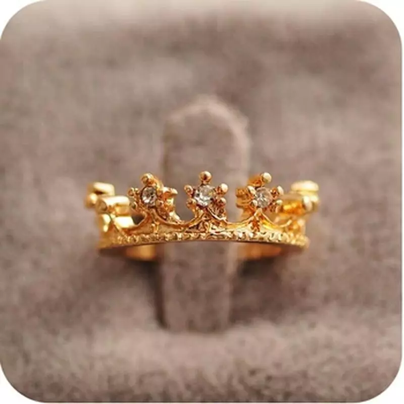 Pierścionek w formie korony (88 zdjęć): Jak nosić kobiece złote i srebrne modele w kształcie korony, które mają na myśli 3120_42