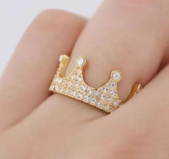Cincin dalam bentuk mahkota (88 gambar): bagaimana memakai model emas dan perak wanita dalam bentuk mahkota yang mereka maksudkan 3120_43