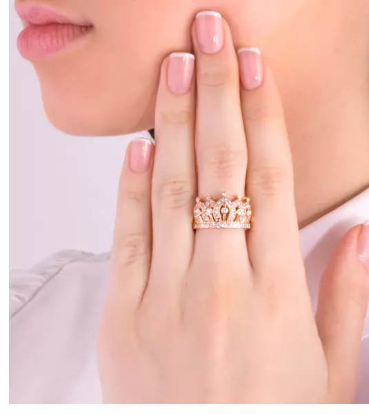 Cincin dalam bentuk mahkota (88 gambar): bagaimana memakai model emas dan perak wanita dalam bentuk mahkota yang mereka maksudkan 3120_5
