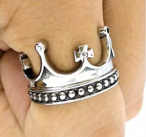 Cincin dalam bentuk mahkota (88 gambar): bagaimana memakai model emas dan perak wanita dalam bentuk mahkota yang mereka maksudkan 3120_66