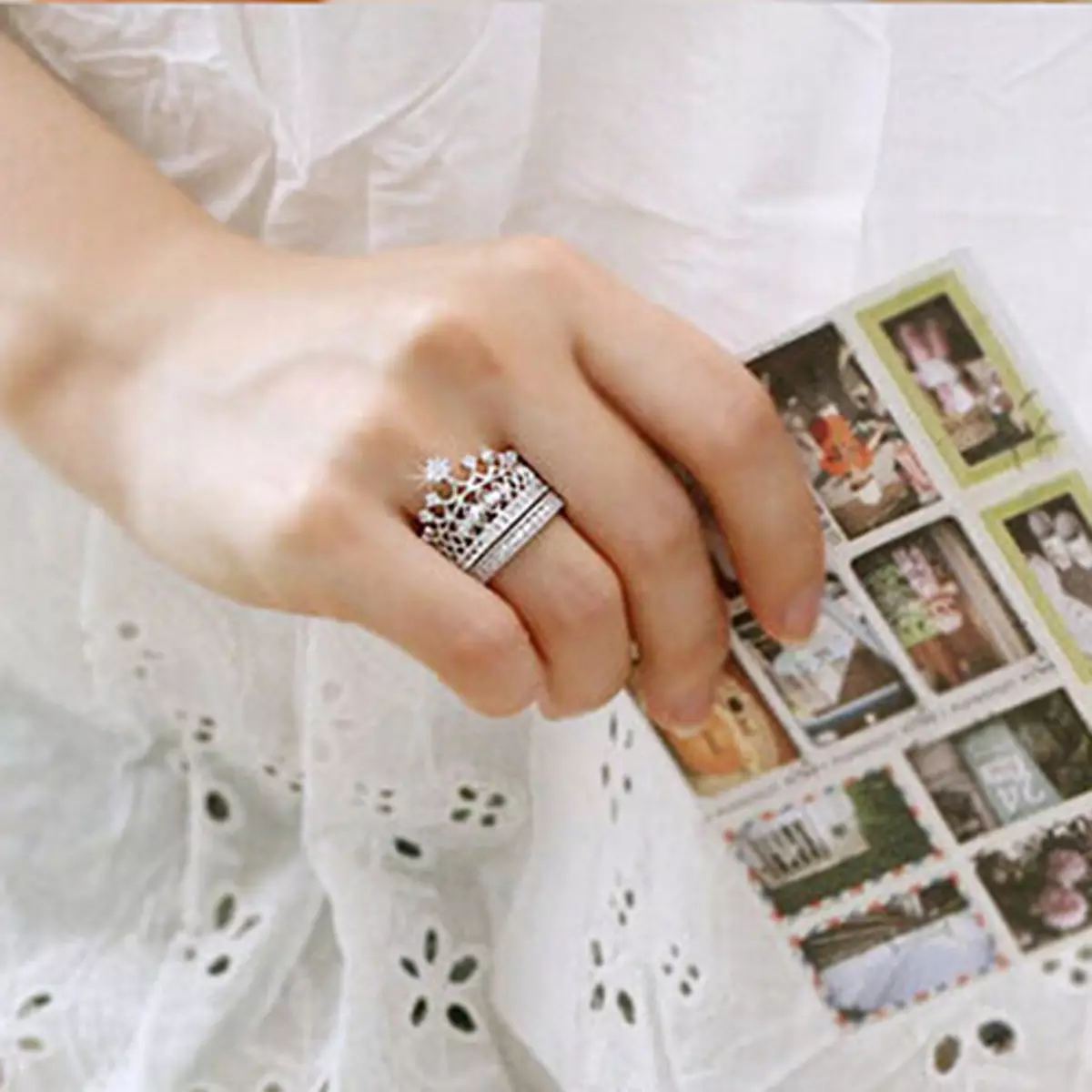 Prsten v podobě korunce (88 fotografií): Jak nosit ženské zlato a stříbrné modely ve tvaru koruny, kterou znamenají 3120_86