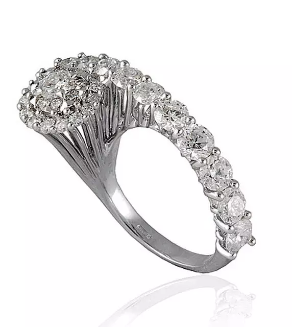 Bílý zlatý prsten s diamantem (91 fotografií): modely s černým kamenem a safírem, s brilantní placer 3121_13