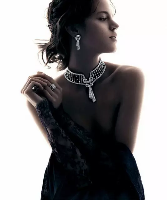 다이아몬드가있는 화이트 골드 링 (91 장의 사진) : 검은 색 돌과 사파이어가있는 모델, 화려한 직원 3121_2
