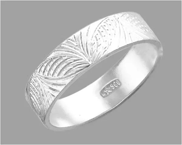 Silver Rings na may Stones (116 mga larawan): Mga modelo ng kababaihan na may buwan at itim na bato sa pilak 3124_24