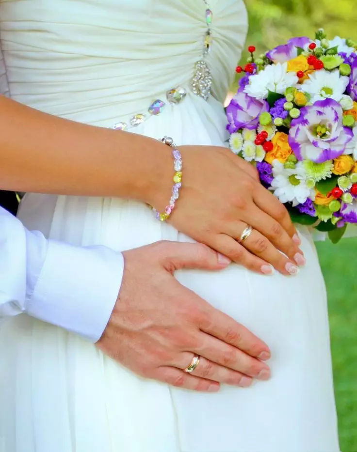 Cincin Pernikahan Eksklusif (53 Foto): Ide Desain Cincin Pernikahan Buatan Tangan Asli 3125_45