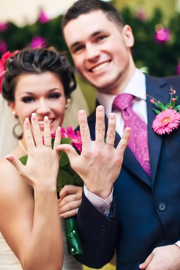 حلقه های عروسی منحصر به فرد (53 عکس): ایده های طراحی عروسی اصلی دست ساز 3125_49