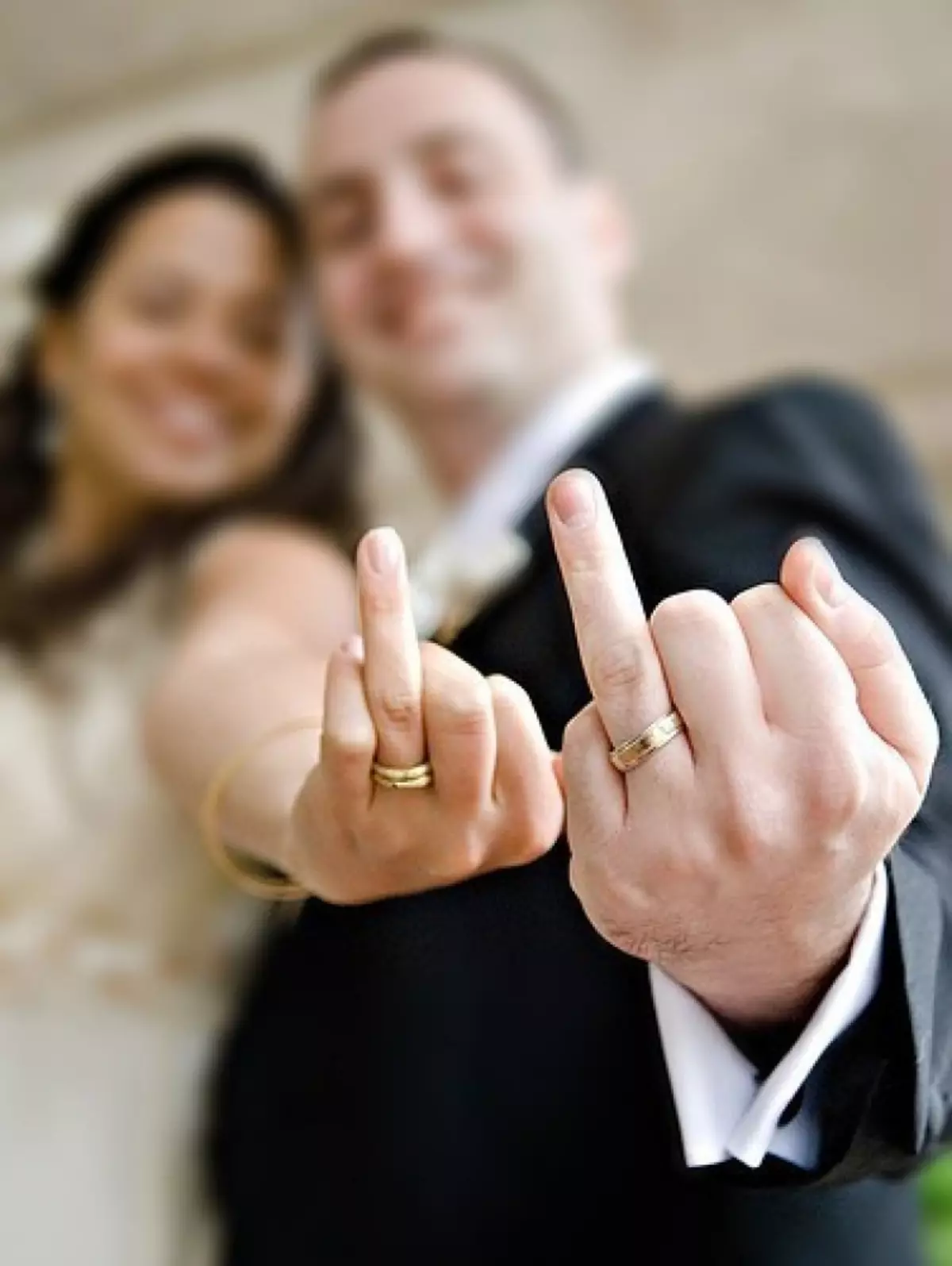 विशेष विवाह रिंग (53 फोटो): मूळ हस्तनिर्मित विवाह रिंग डिझाइन कल्पना 3125_51