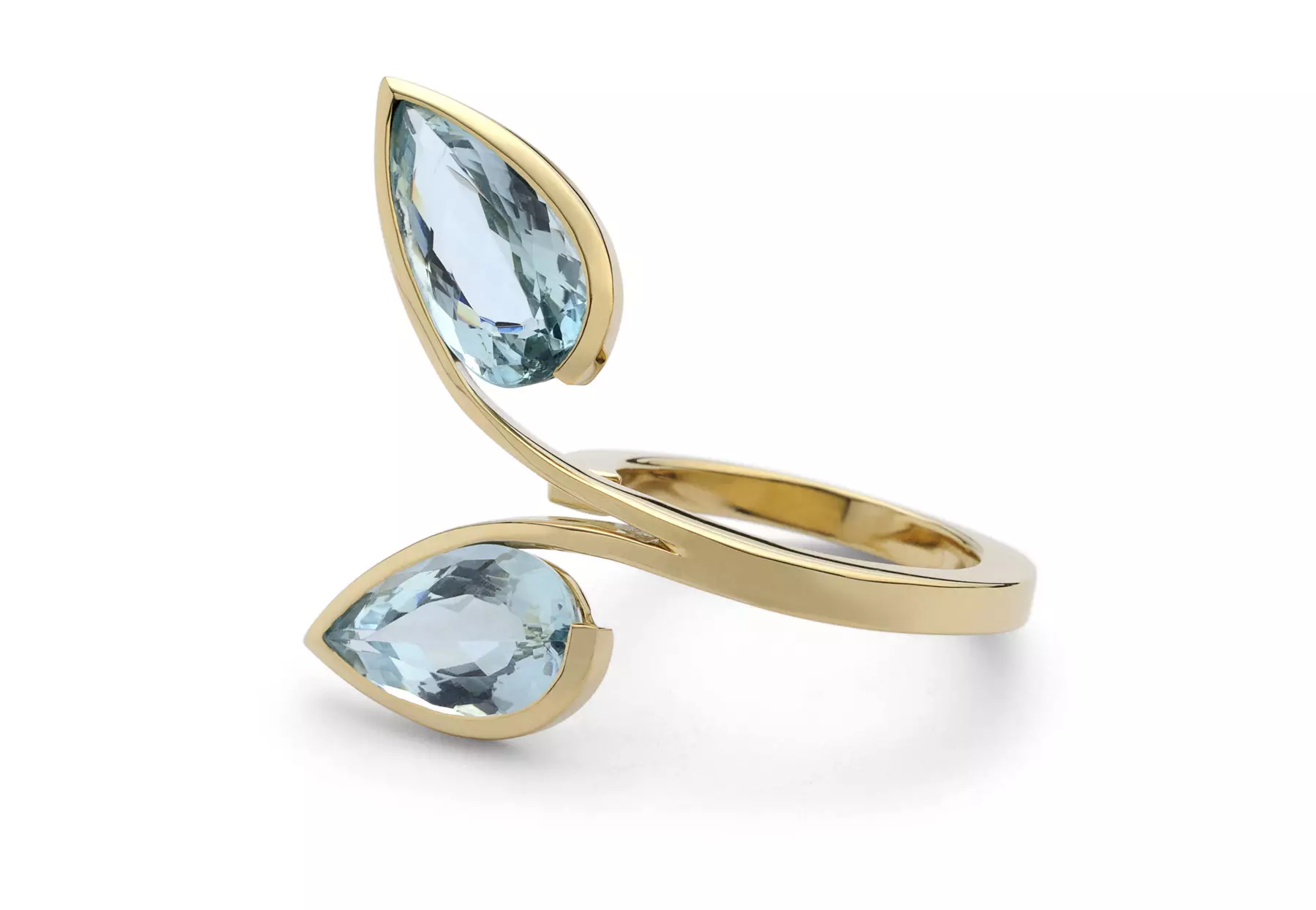 Ring na may aquamarine (46 mga larawan): Talisman rings at iba pang mga modelo na may berdeng aquamarine 3126_17