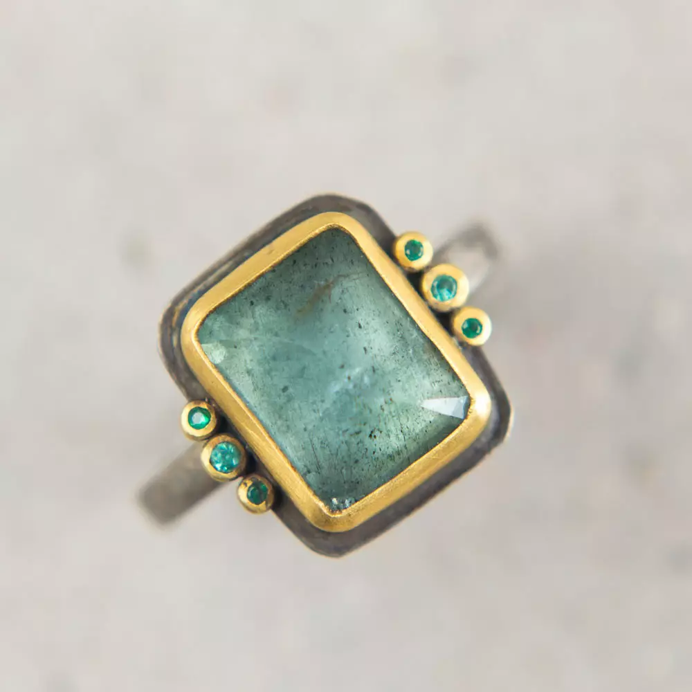 Prsten s akvamarínem (46 fotek): Talisman prsteny a další modely se zeleným akvamarínem 3126_7