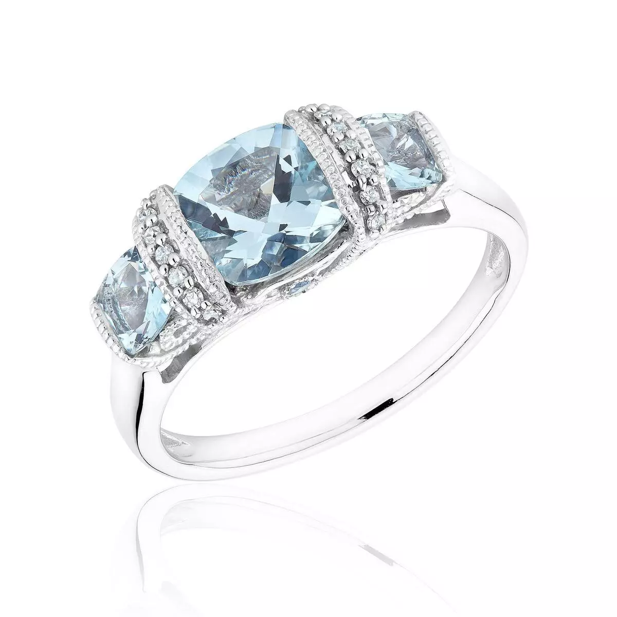 Ring with aquamarine (46 photos): Talisman rings and other models with green aquamarine 3126_9