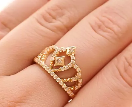Cincin sareng fianit (142 poto): Sampel cincin emas 585 sareng Fiity Hideung, jalur jalur 3127_112