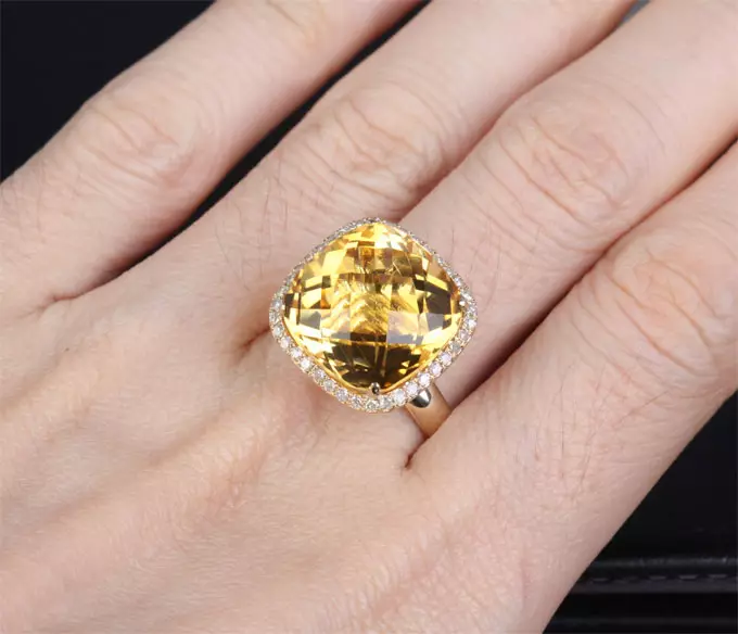 Anillo de tsitrine (49 fotos): modelos de mujeres con piedra sin tratar y amarillo 3133_16