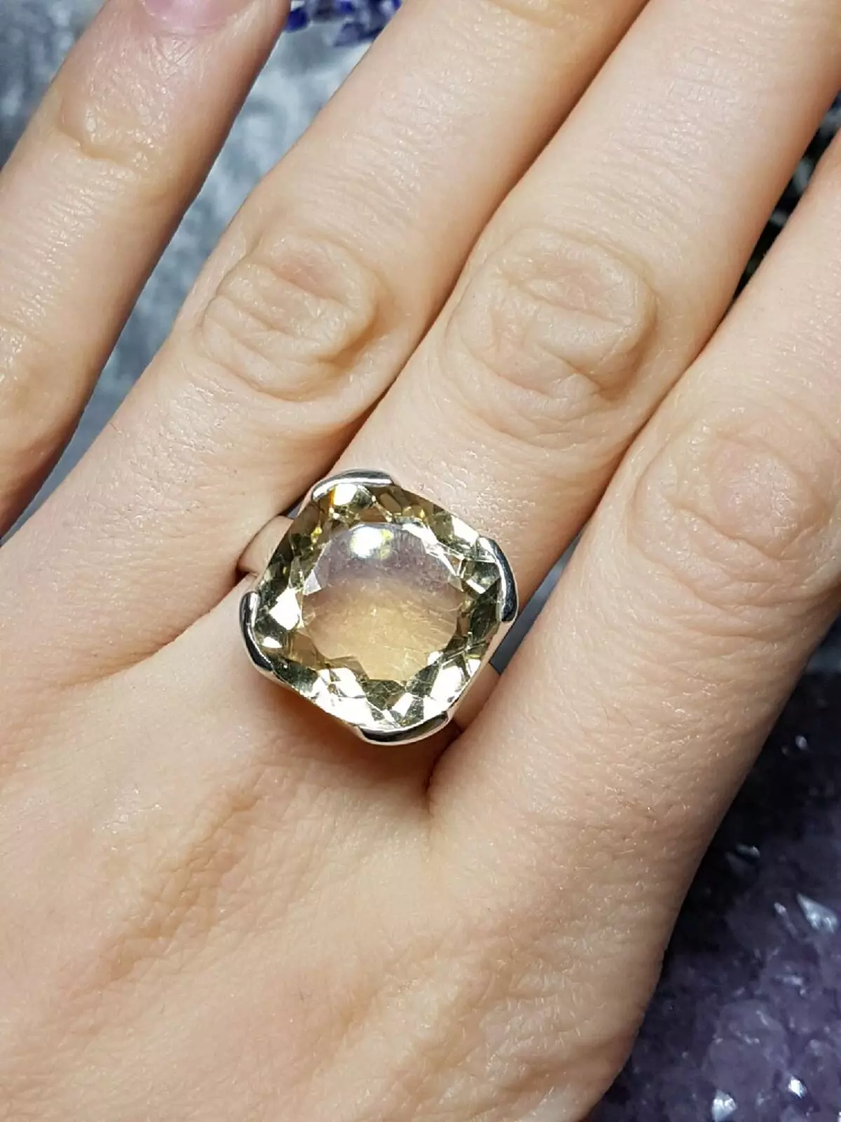 Кольца stone. Кольцо с камнем. Кольцо с крупным круглым камнем. Перстень с крупным камнем. Массивное кольцо с камнем.