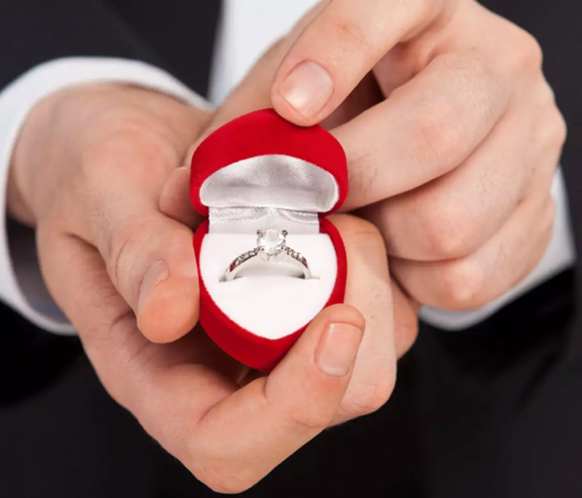 Ringing Ring with a Diamond (88 wêneyên): Modelên bi dirûvê reş ji bo tevlêbûna ji Platinum û zêr, ji Tiffany 3144_50