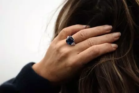 Ringing Ring with a Diamond (88 wêneyên): Modelên bi dirûvê reş ji bo tevlêbûna ji Platinum û zêr, ji Tiffany 3144_77