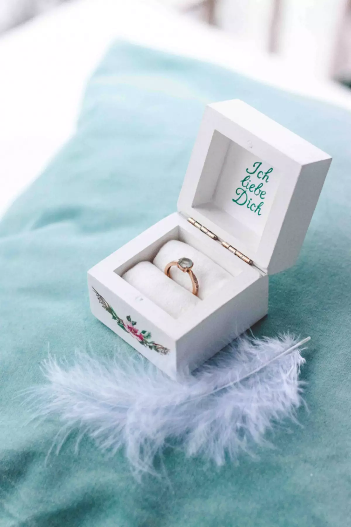 Ringing Ring with a Diamond (88 wêneyên): Modelên bi dirûvê reş ji bo tevlêbûna ji Platinum û zêr, ji Tiffany 3144_85