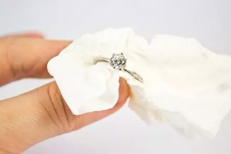 Ringing Ring with a Diamond (88 wêneyên): Modelên bi dirûvê reş ji bo tevlêbûna ji Platinum û zêr, ji Tiffany 3144_88