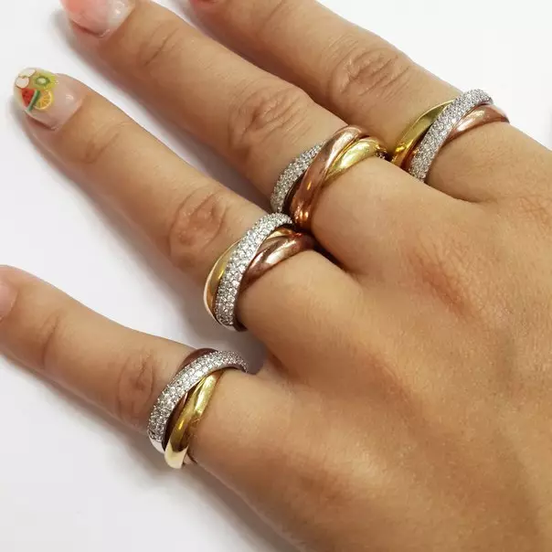 Anel da Trindade (54 fotos): Triplo Cartier Ring, suas características e história 3145_44