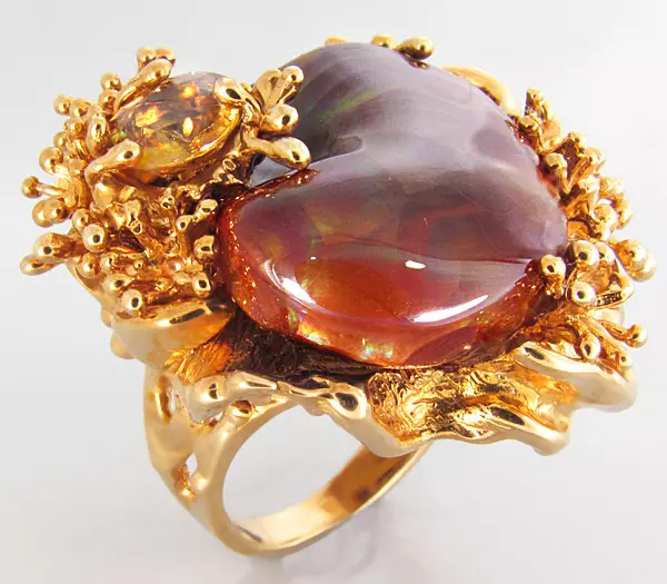 Δαχτυλίδι με κεχριμπάρι (60 φωτογραφίες): σε ασήμι και σε χρυσό, όμορφο στερεό δαχτυλίδι από πράσινο κεχριμπάρι και πολύχρωμο, με καρνελιανό 3146_10