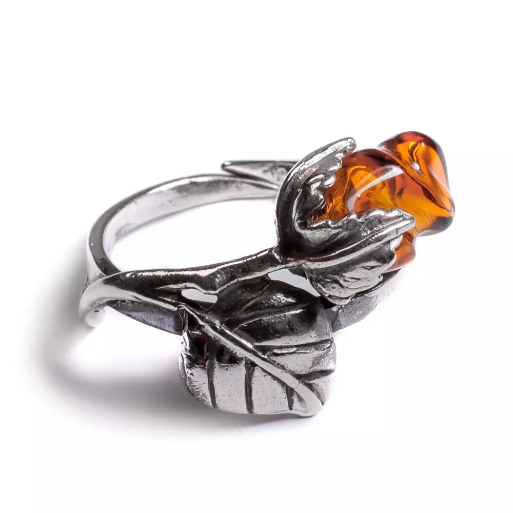 Anello con ambra (60 foto): in argento e in oro, bellissimo anello solido da verde ambra e multicolore, con corniola 3146_44