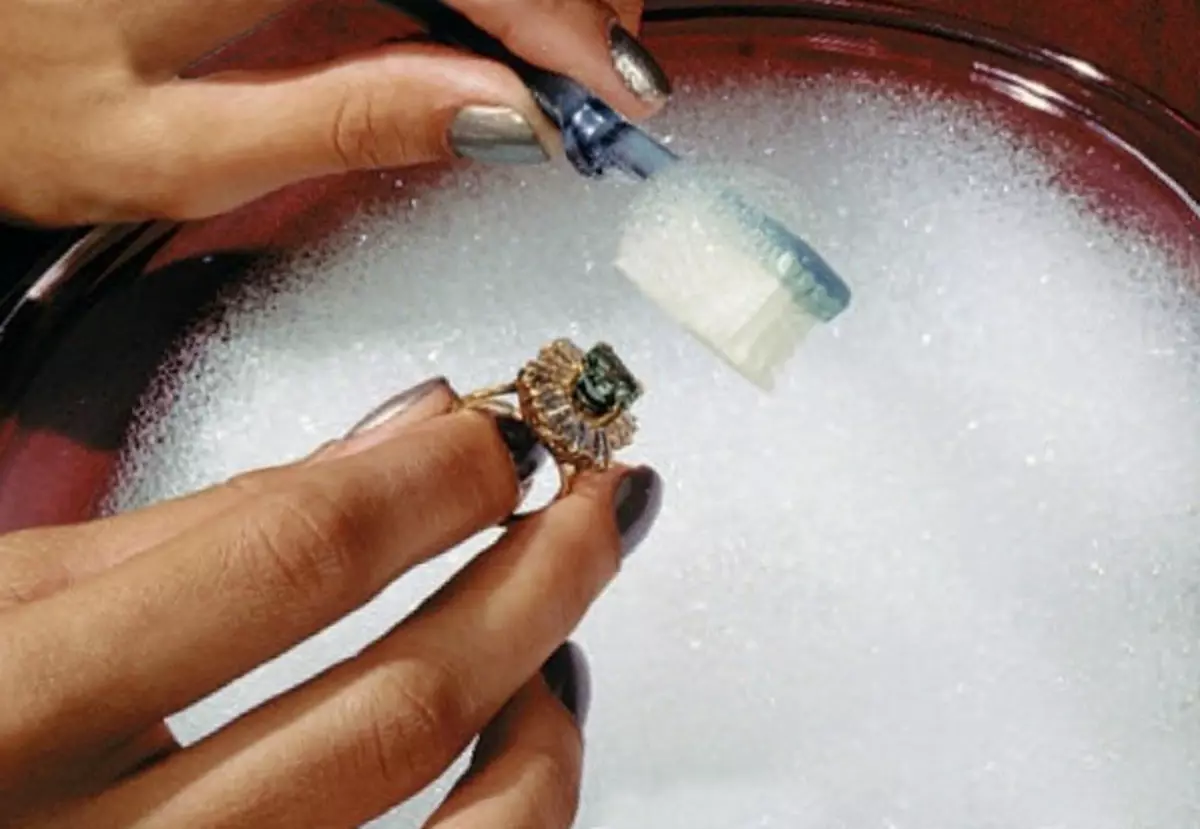Сребрени прстени со позлата (52 фотографии): позлатена женска свадба, и со натпис 