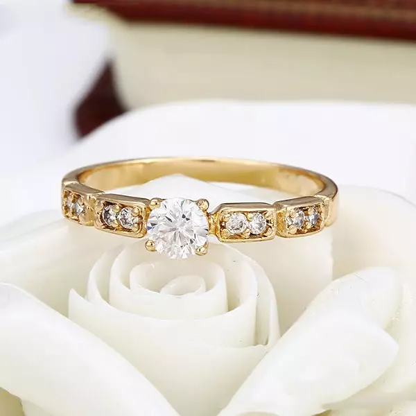 anells de plata amb el daurat (52 fotos): femení del casament xapat en or, i amb la inscripció 