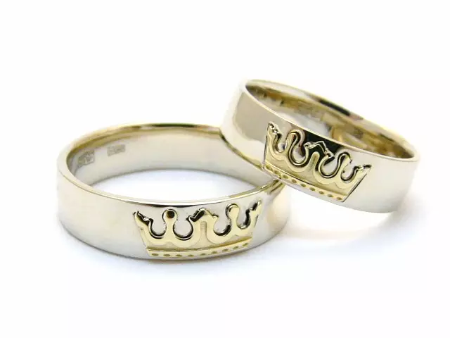 Венчални прстени во форма на круна (43 фотографии): Како да изберете пар и други модели во облик на круна 3153_23
