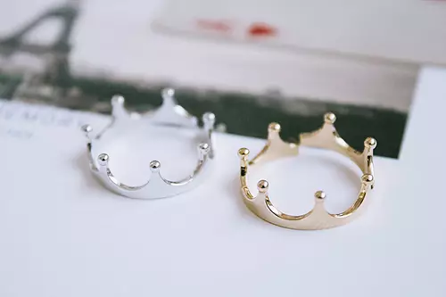 Венчални прстени во форма на круна (43 фотографии): Како да изберете пар и други модели во облик на круна 3153_41