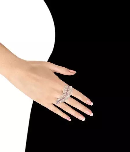 Падвойнае кальцо (77 фота): цікавыя мадэлі на адзін палец і на два, кольца з ланцужком 3158_67