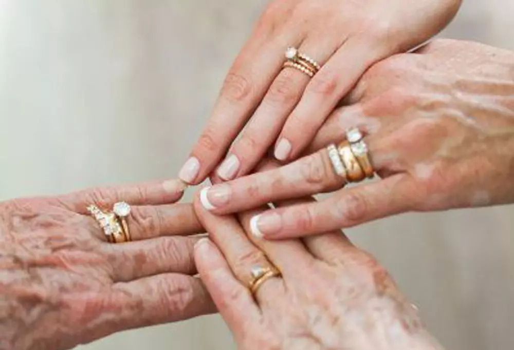 Sadržajni prstenovi (121 fotografije): ukrasi za prevrtanje iz Tiffanyja, koji će biti zaručnički prsten 3159_28