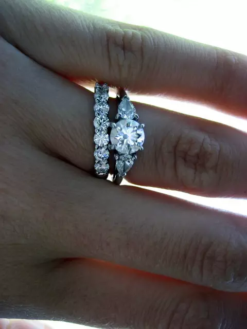 Sadržajni prstenovi (121 fotografije): ukrasi za prevrtanje iz Tiffanyja, koji će biti zaručnički prsten 3159_40