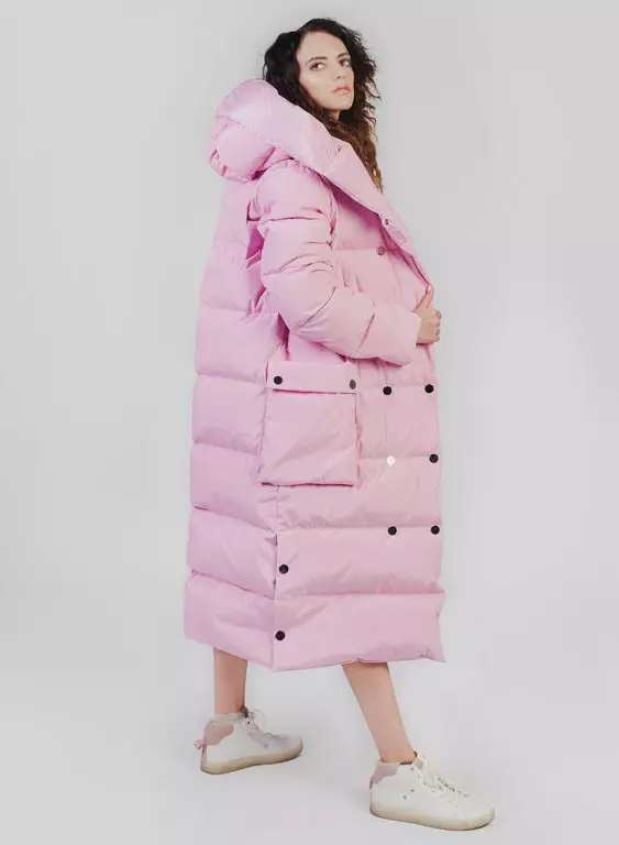 Κουβέρτες κάτω (112 φωτογραφίες): Γυναικεία χειμερινά παλτά και σακάκια-κουβέρτες με κουκούλα και χωρίς. Τι να φορέσω? Κομψά μοντέλα μάρκας 315_13