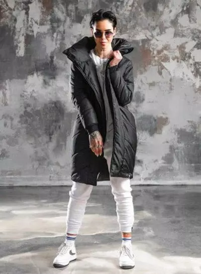 Dolné prikrývky (112 fotografií): Dámske zimné kabáty a bundy s kapucňou a bez. Čo nosiť? Štýlové modely značky 315_19